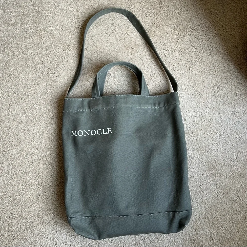 Monocle Magazine Canvas Tote Bag + Summer Edition Magazine Konfekt | Olive Green